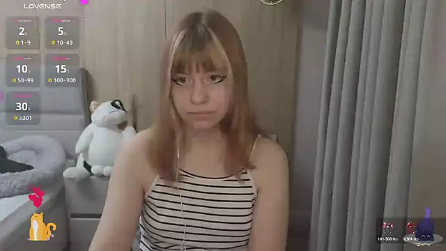 Snapshot of HermioneHHH chatting on 4, 11, 2025 HermioneHHH online show from 4, 11, 2025