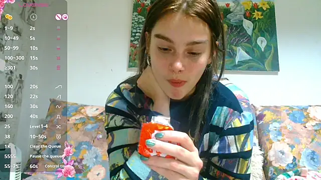Snapshot of Sophie_Bell chatting on 5, 1, 2025 Sophie Bell online show from 5, 1, 2025