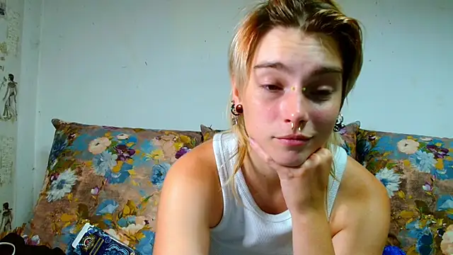 Snapshot of Sophie_Bell chatting on 2, 8, 2026 Sophie Bell online show from 2, 8, 2026