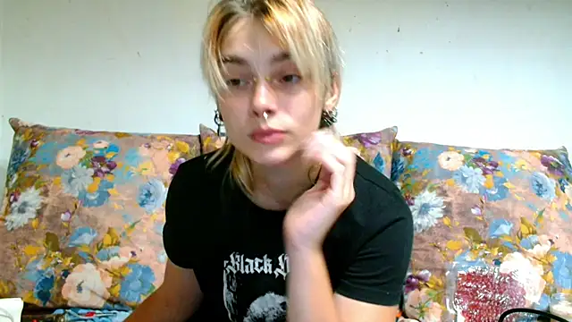 Snapshot of Sophie_Bell chatting on 4, 8, 2026 Sophie Bell online show from 4, 8, 2026