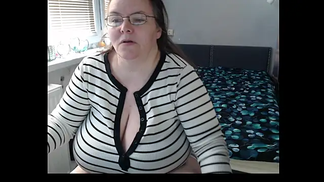 Snapshot of Sweetboobs chatting on 3, 5, 2026 Sweetboobs online show from 3, 5, 2026