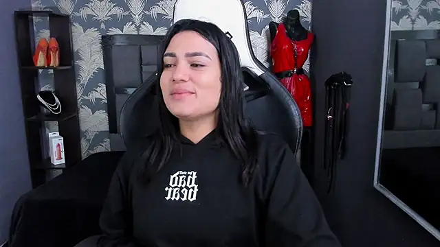 Cumming Tiffani online show from 29, 9, 2025