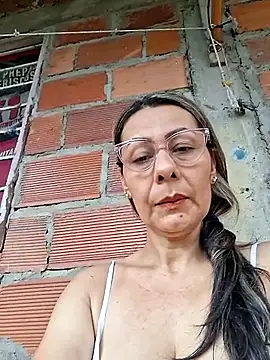 Snapshot of Mia-funny20 chatting on 4, 6, 2026 Mia-funny20 online show from 4, 6, 2026