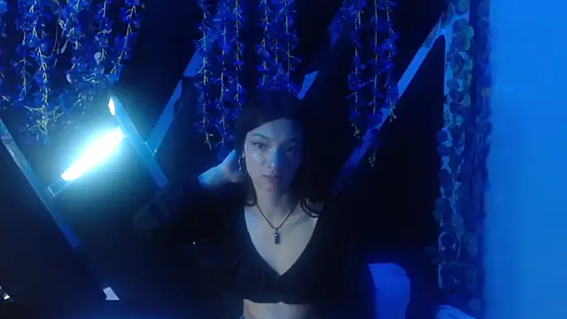 Aurora 18 online show from 18, 9, 2025