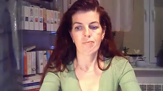 Snapshot of SophieLux82 chatting on 5, 2, 2025 SophieLux82 online show from 5, 2, 2025