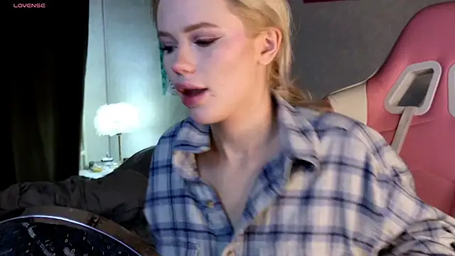 Snapshot of LexieLoree chatting on 5, 12, 2024 LexieLoree online show from 5, 12, 2024