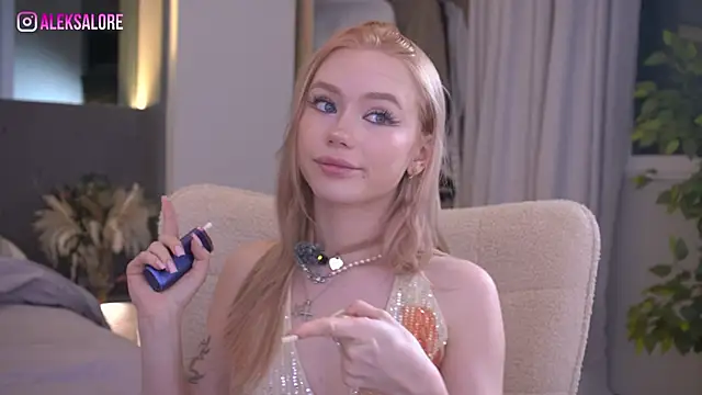 Snapshot of LexieLoree chatting on 27, 5, 2026 LexieLoree online show from 27, 5, 2026
