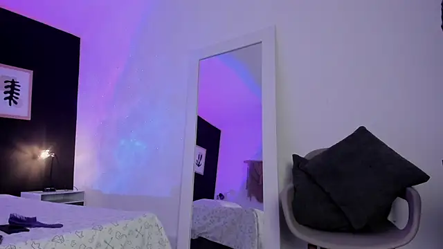 VioletPaket online show from 6, 2, 2025