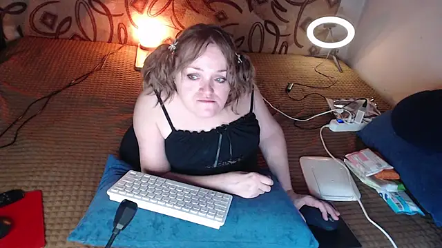 Snapshot of MiniNatalie chatting on 24, 1, 2025 MiniNatalie online show from 24, 1, 2025