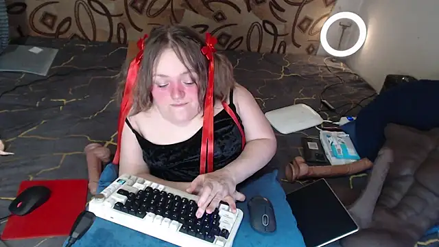 Snapshot of MiniNatalie chatting on 8, 3, 2025 MiniNatalie online show from 8, 3, 2025