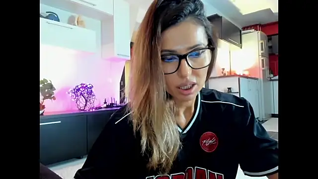 Snapshot of MissSmiley26 chatting on 10, 10, 2025 MissSmiley26 online show from 10, 10, 2025