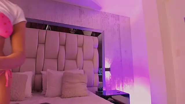  CurlyGirl  online show from 7, 1, 2026