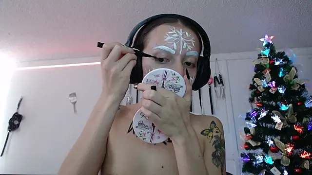 Snapshot of Eloise-brown chatting on 8, 12, 2024 Eloise-brown online show from 8, 12, 2024