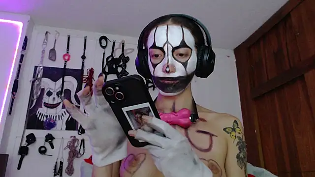Snapshot of Eloise-brown chatting on 4, 1, 2025 Eloise-brown online show from 4, 1, 2025