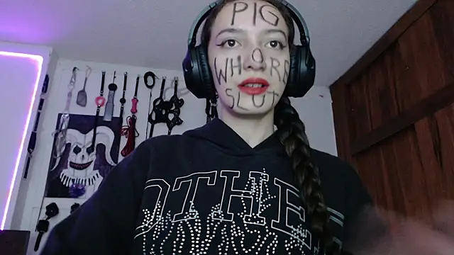 Snapshot of Eloise-brown chatting on 7, 1, 2025 Eloise-brown online show from 7, 1, 2025