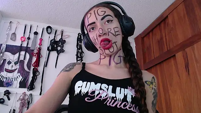 Snapshot of Eloise-brown chatting on 7, 1, 2025 Eloise-brown online show from 7, 1, 2025