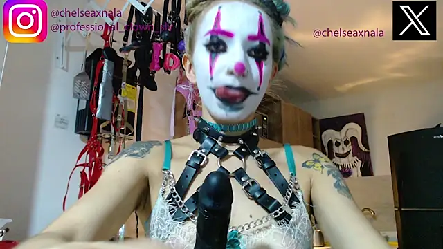 Snapshot of Eloise-brown chatting on 12, 9, 2025 Eloise-brown online show from 12, 9, 2025