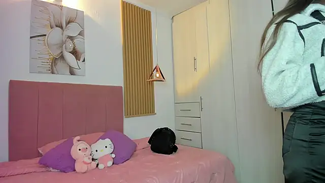 mia nevaeh online show from 16, 9, 2025