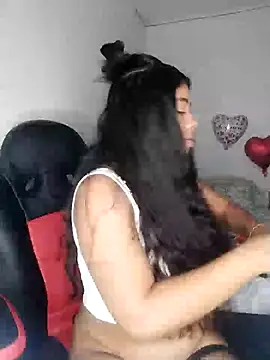Snapshot of Fanny_Klean chatting on 8, 3, 2025 Fanny Klean online show from 8, 3, 2025