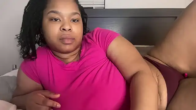 MissAriisback online show from 2, 12, 2025