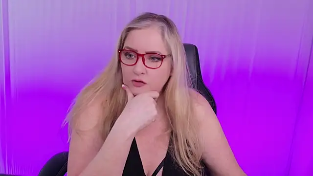 Snapshot of KatDSinclair chatting on 18, 2, 2025 KatDSinclair online show from 18, 2, 2025