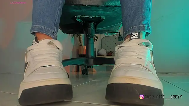 charlotte  grey online show from 26, 11, 2025