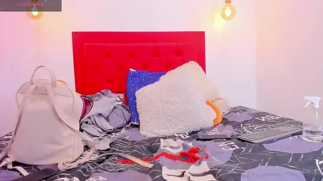 Mia thompson 19 online show from 24, 2, 2025