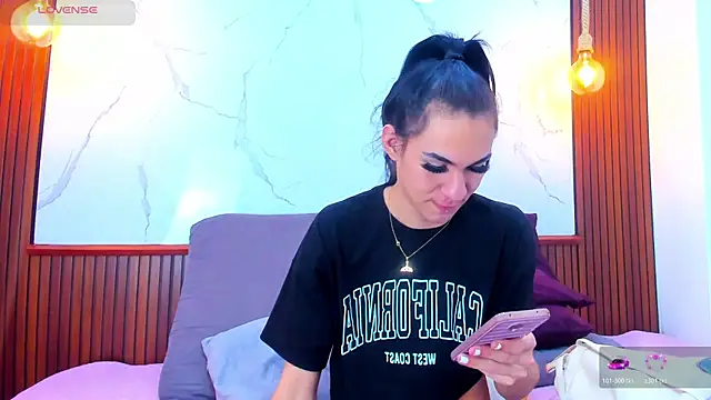 Mia thompson 19 online show from 14, 11, 2025