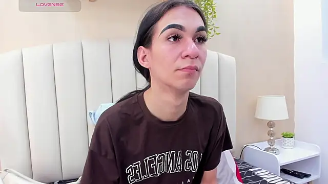 Mia thompson 19 online show from 14, 2, 2026