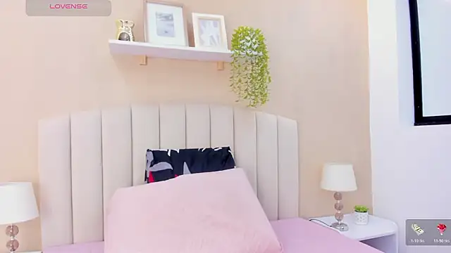 Mia thompson 19 online show from 17, 2, 2026