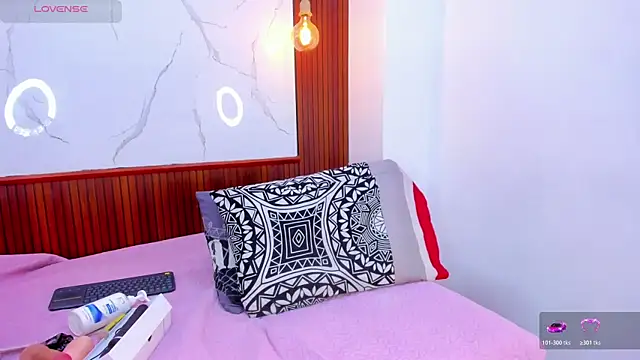 Mia thompson 19 online show from 12, 4, 2026