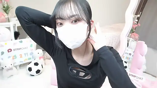Snapshot of momo_room chatting on 17, 2, 2025 momo room online show from 17, 2, 2025