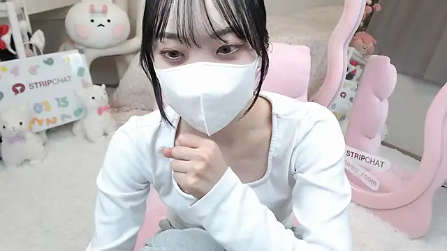 Snapshot of momo_room chatting on 15, 3, 2025 momo room online show from 15, 3, 2025