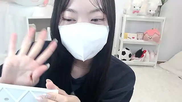 momo room online show from 25, 4, 2026