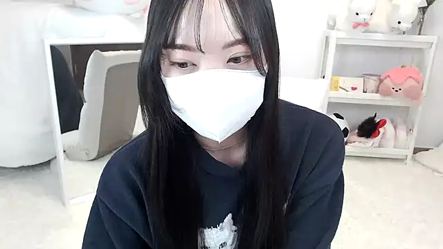 momo room online show from 26, 4, 2026
