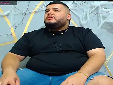 Snapshot of damian_chubby chatting on 28, 10, 2025 damian chubby online show from 28, 10, 2025