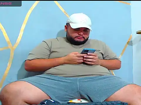 Snapshot of damian_chubby chatting on 11, 11, 2025 damian chubby online show from 11, 11, 2025
