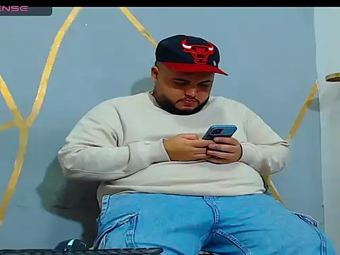 Snapshot of damian_chubby chatting on 16, 11, 2025 damian chubby online show from 16, 11, 2025