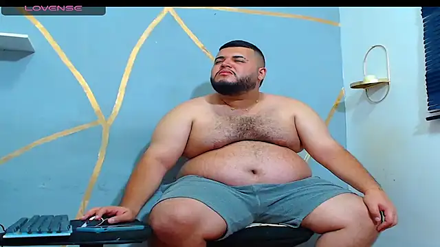 Snapshot of damian_chubby chatting on 16, 11, 2025 damian chubby online show from 16, 11, 2025