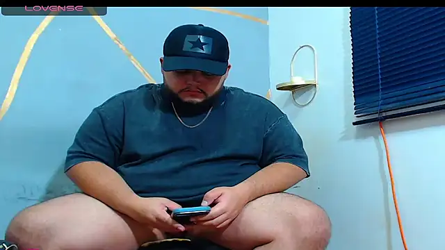 Snapshot of damian_chubby chatting on 18, 11, 2025 damian chubby online show from 18, 11, 2025