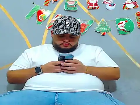Snapshot of damian_chubby chatting on 5, 12, 2025 damian chubby online show from 5, 12, 2025