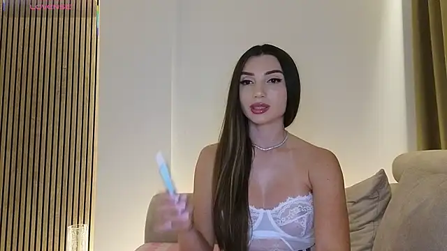 Snapshot of ReyaSophia chatting on 19, 6, 2026 ReyaSophia online show from 19, 6, 2026