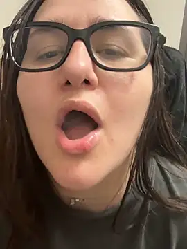 Snapshot of JuicyBeRrys chatting on 1, 1, 2025 JuicyBeRrys online show from 1, 1, 2025