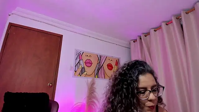 Snapshot of StarMilf chatting on 14, 6, 2026 StarMilf online show from 14, 6, 2026