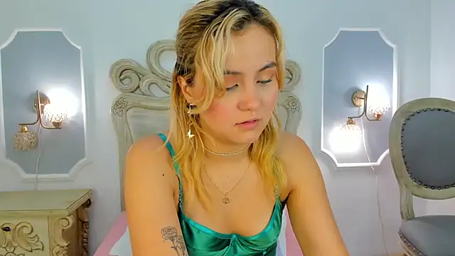 Snapshot of Sara__Williams chatting on 18, 12, 2024 Sara Williams online show from 18, 12, 2024