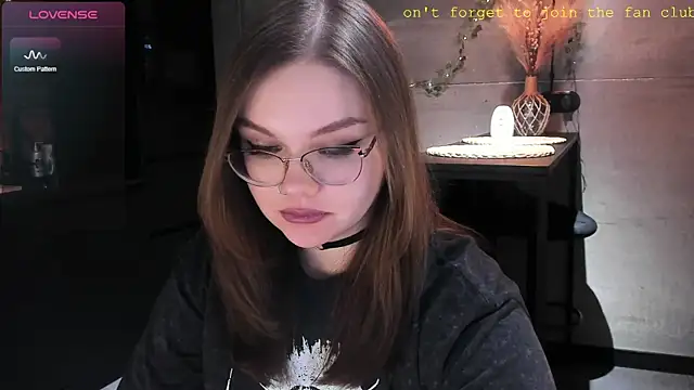 EvaBae online show from 4, 1, 2025