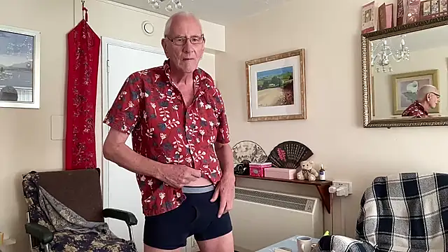 Snapshot of cutaboverest chatting on 2, 10, 2025 cutaboverest online show from 2, 10, 2025