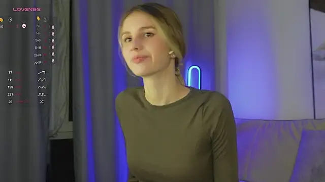 Fluffy-Angel online show from 27, 10, 2025