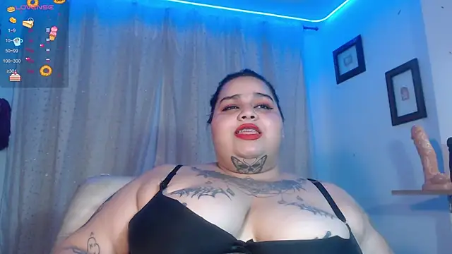 Snapshot of VeronikCuhubby chatting on 12, 12, 2024 VeronikCuhubby online show from 12, 12, 2024