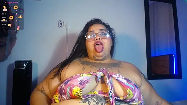 Snapshot of VeronikCuhubby chatting on 25, 2, 2025 VeronikCuhubby online show from 25, 2, 2025